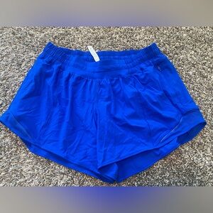Lululemon Hotty Hot Low-Rise Lined
Short 4"